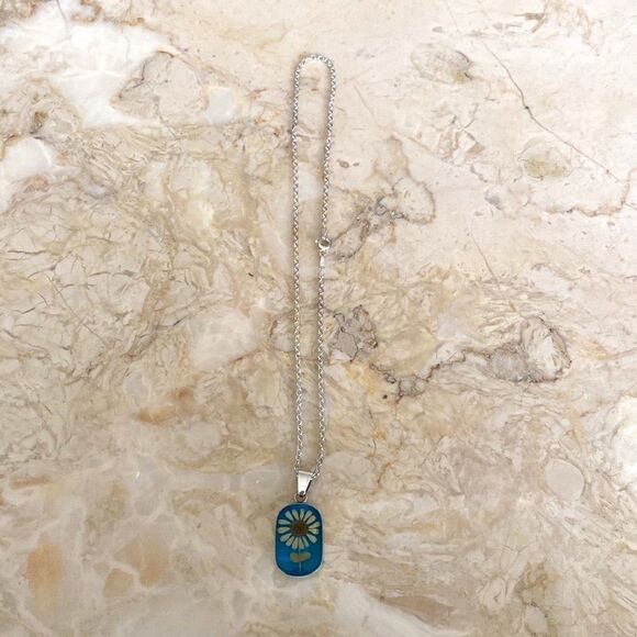 925 Sterling Silver Acrylic Flower Pendant Necklace - Picture 3 of 7